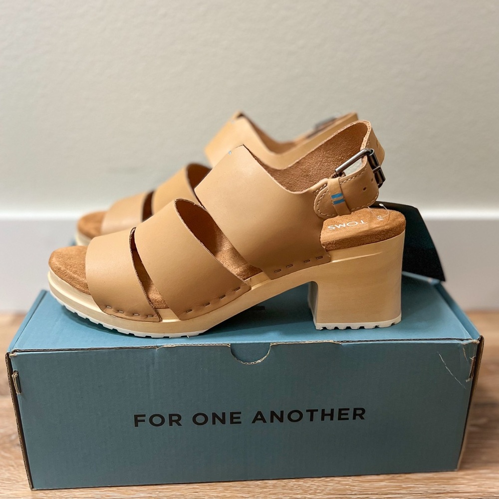 TOMS Women's Tan Sandals
